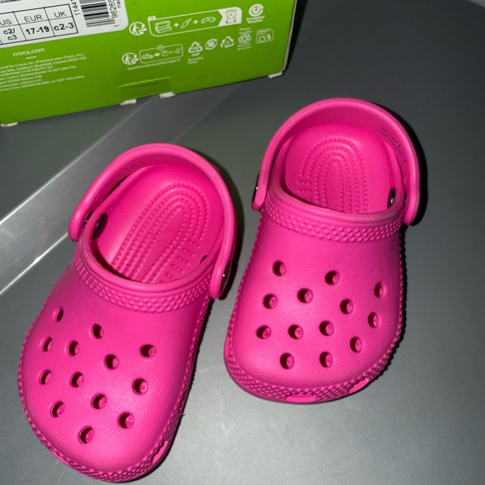 CROCS Littles Kids Water Shoes in Pink Crush - Picture 2 of 4